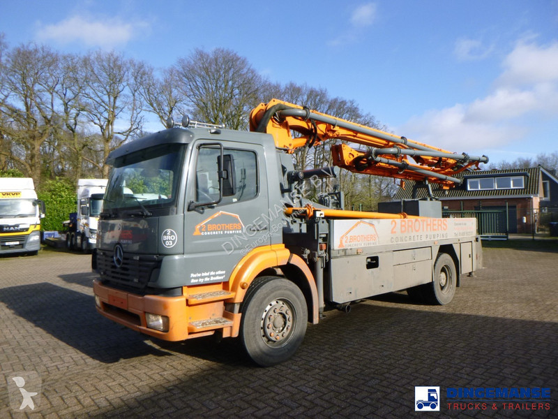 Camion Mercedes 4x2 Putzmeister concrete pump 20 m