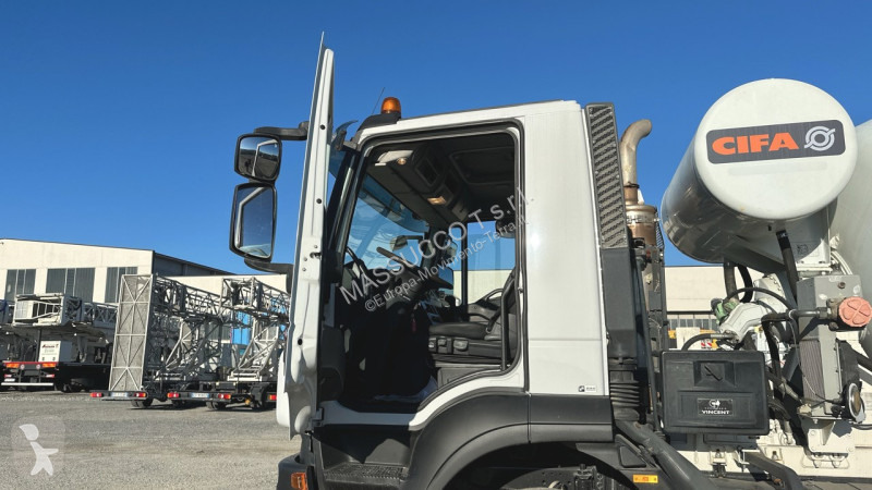 شاحنة Iveco Trakker 450 6X4