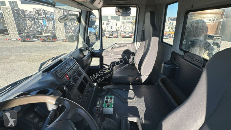 شاحنة Iveco Trakker 450 6X4