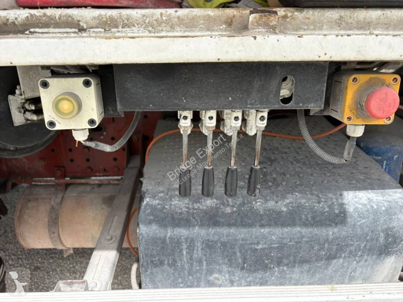 Бетон Iveco 330.30 pompa CIFA 36 METRI