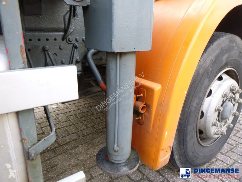 Camion Mercedes 4x2 Putzmeister concrete pump 16 m