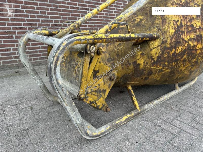 Beton  Beton kubel - Gebruikt