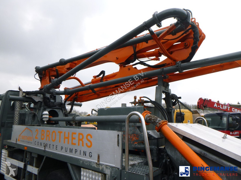 Camion Mercedes 4x2 Putzmeister concrete pump 16 m