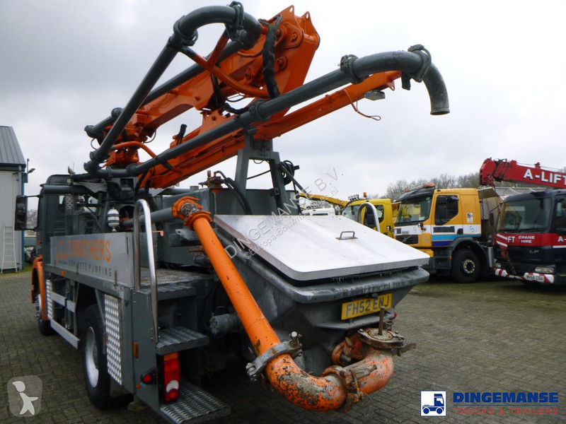 Camion Mercedes 4x2 Putzmeister concrete pump 16 m