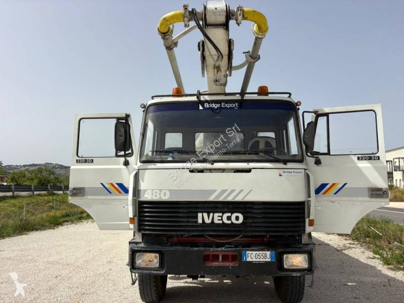 Бетон Iveco 330.30 pompa CIFA 36 METRI