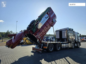 Camión limpia fosas Volvo