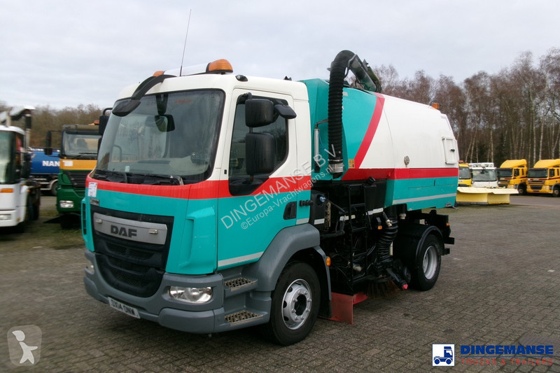 Vägmaskiner DAF 55220 4X2 Johnston street sweeper