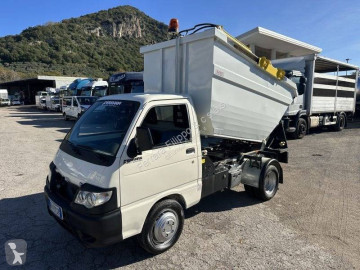 Camión volquete para residuos domésticos Piaggio