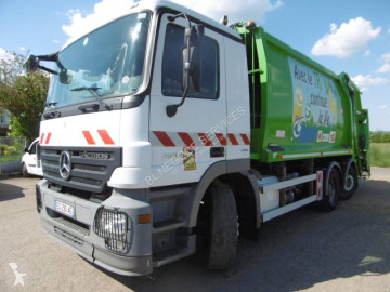 Camion benne à ordures ménagères Mercedes