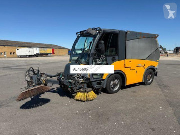 Camion balayeuse Hako
