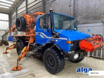 Vägmaskiner Unimog U1450 4x4. Kran. Seilwinde