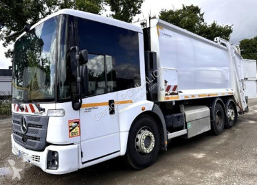 Camion benne à ordures ménagères Mercedes