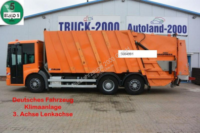 Vůz na domovní odpad Mercedes