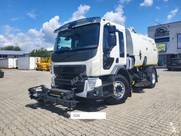Camión barredora Volvo