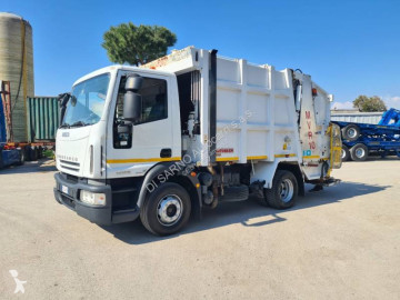 Camión volquete para residuos domésticos Iveco