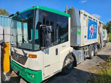 Camión volquete para residuos domésticos Mercedes