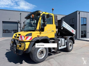 Maskine til vejarbejde Unimog