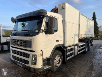 Camion benne à ordures ménagères Volvo