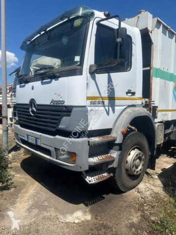 Camion benne à ordures ménagères Mercedes