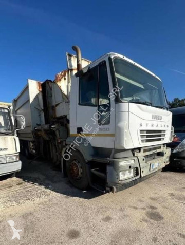 Camion benne à ordures ménagères Iveco