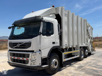 Camión volquete para residuos domésticos Volvo