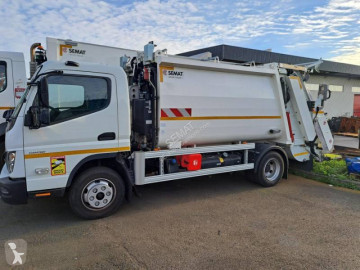 Camion benne à ordures ménagères Fuso