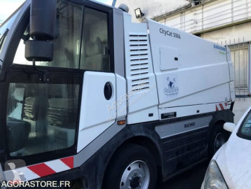 Camion balayeuse