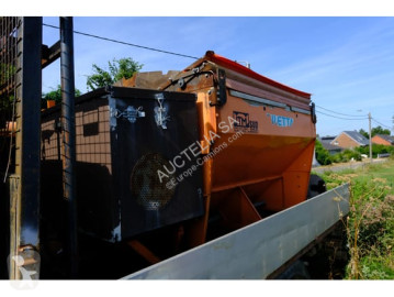 Camion saleuse