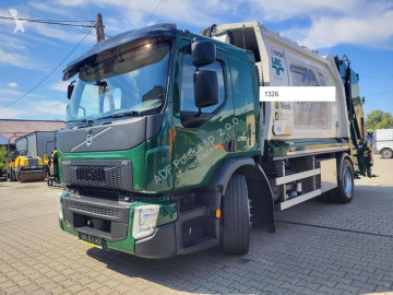 Camion benne à ordures ménagères Volvo