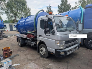 Mitsubishi csatornatisztító teherautó