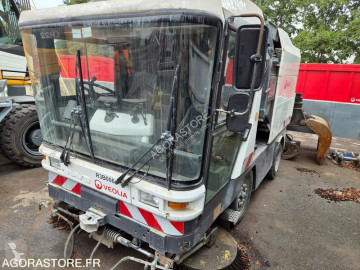 Camion cu echipament de măturat străzi Ravo