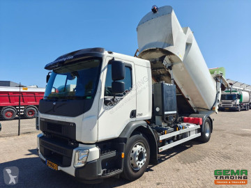 Camion benne à ordures ménagères Volvo
