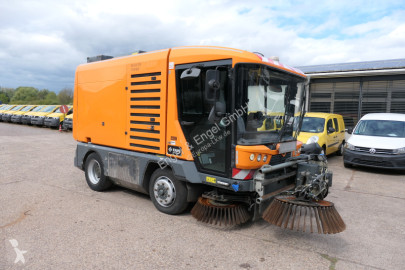Camion balayeuse