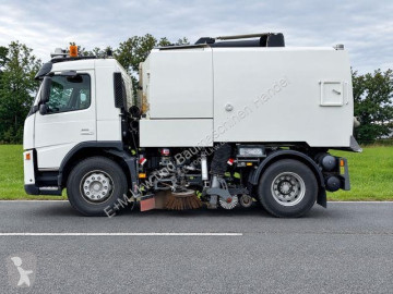 Camion balayeuse Volvo