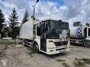 Camion benne à ordures ménagères Mercedes