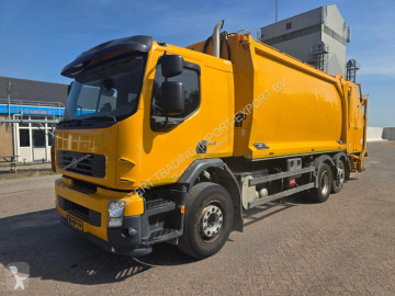 Camion benne à ordures ménagères Volvo
