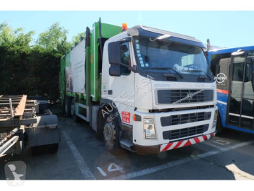 Camion benne à ordures ménagères Volvo
