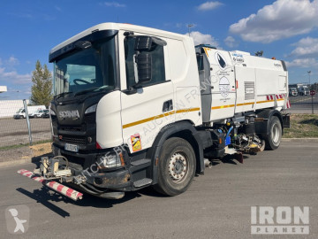 Camion balayeuse Scania