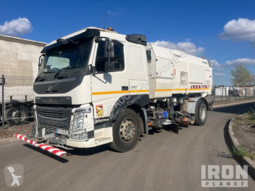Camion balayeuse Volvo