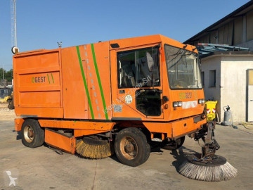 Camion balayeuse Gavia