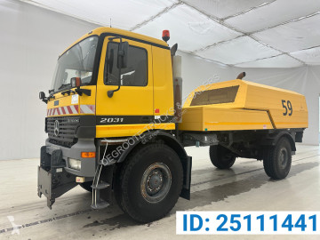 Camion balayeuse Mercedes