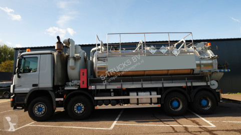 Camion laveuse Mercedes