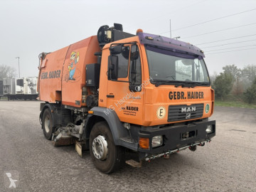 Camion balayeuse MAN