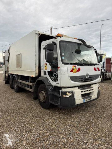 Renault waste collection truck