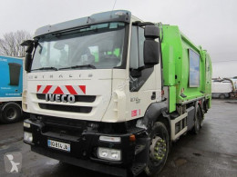Iveco Stralis lastbil med ske til husholdningsaffald brugt