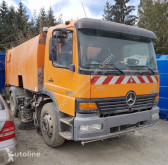 Camion cu echipament de măturat străzi Mercedes Brock SL200/2K