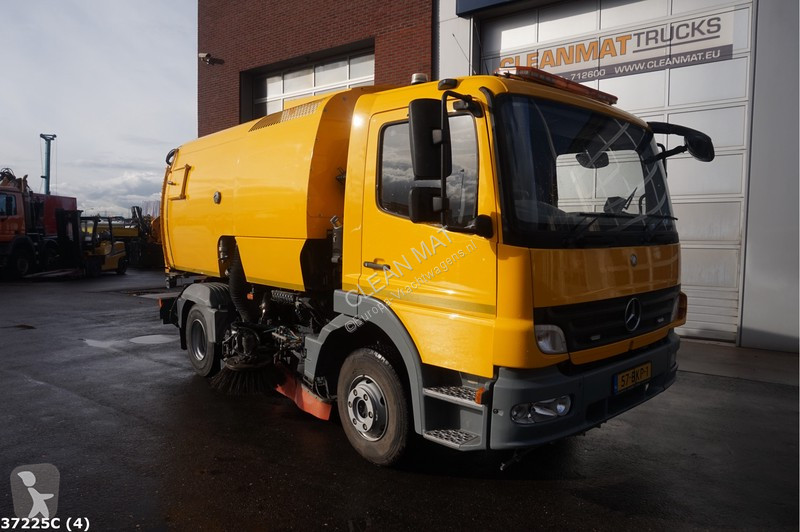 Voir les photos Engin de voirie Mercedes Atego