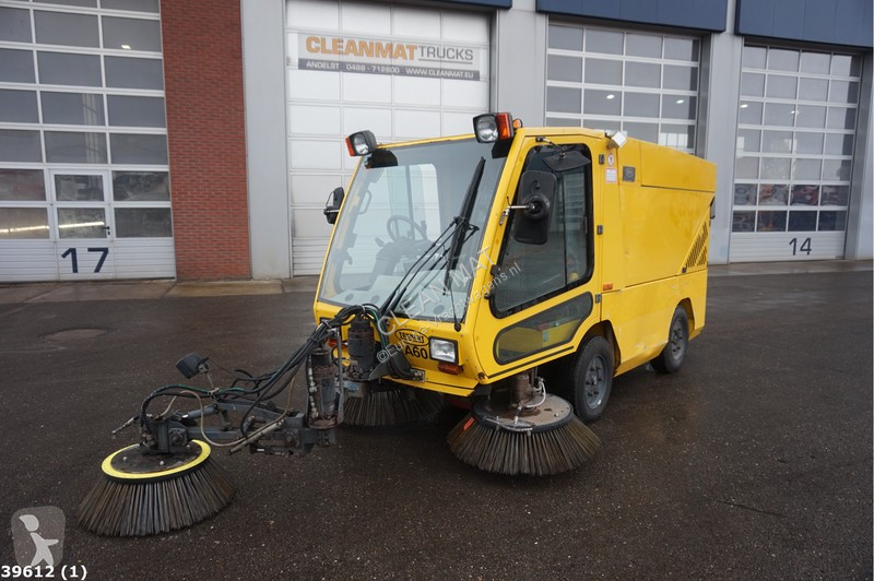 Voir les photos Engin de voirie Tennant A60 with 3-rd brush