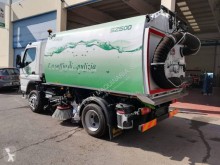 Camion balayeuse Fuso