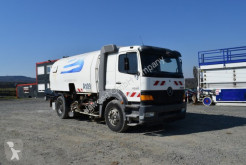 Camion balayeuse occasion Mercedes Atego 1828 Bucher Schörling Optifant 70 Klima